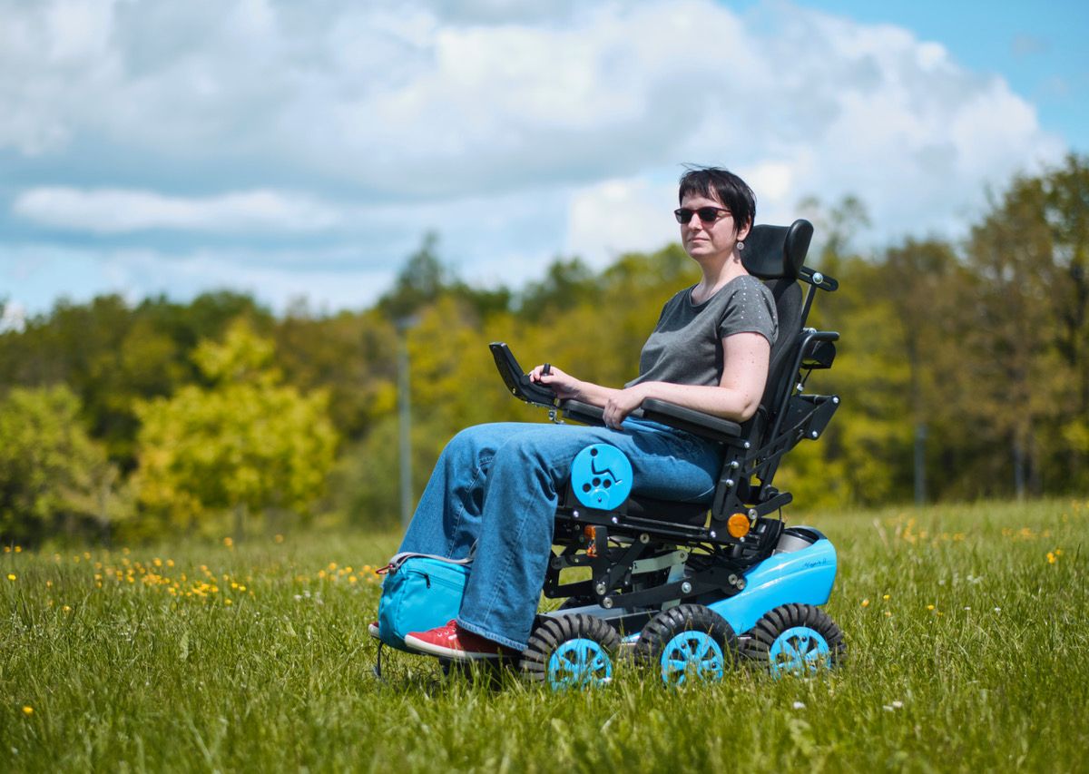 Frau mit Magix2 in der Natur